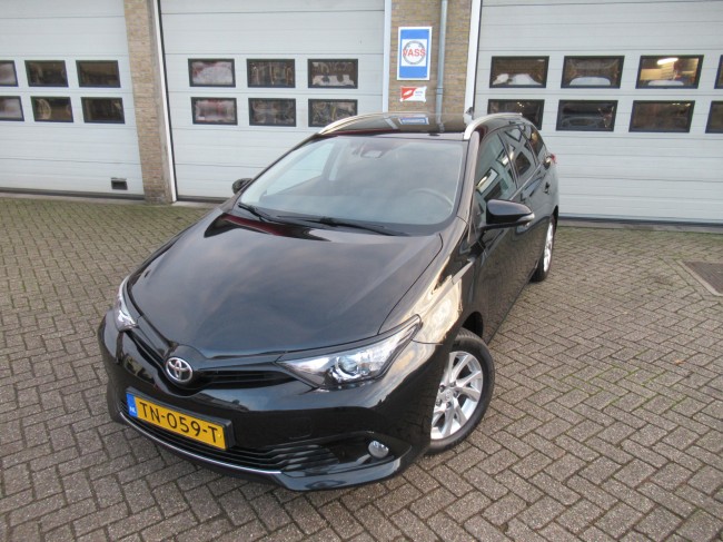 Toyota Auris Touring Sports 1.2T Dynamic