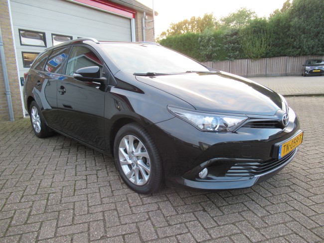 Toyota Auris Touring Sports 1.2T Dynamic