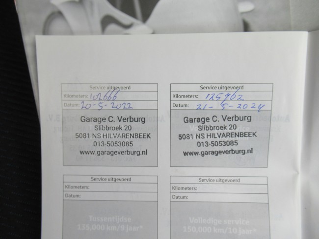 Toyota Yaris 1.5 Full Hybrid Dynamic Parelmoer lak