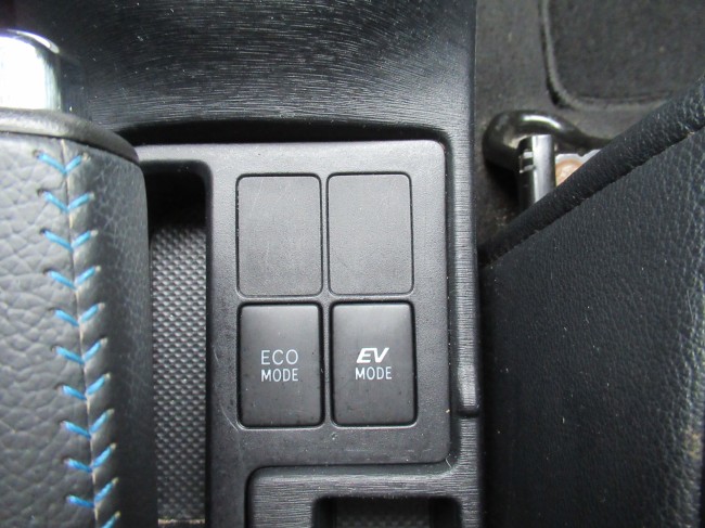 Toyota Yaris 1.5 Full Hybrid Dynamic Parelmoer lak
