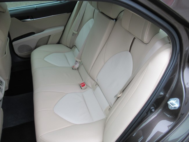 Toyota Camry 2.5 Hybrid Premium Nederlandse auto