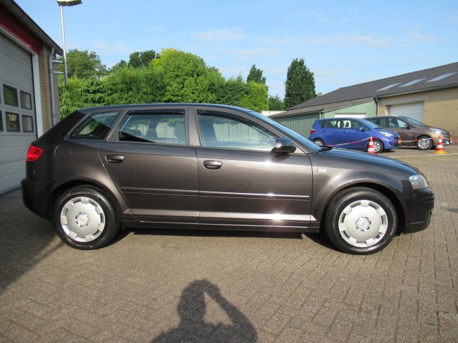 Audi A3 Sportback 1.6 FSI Attraction MEENEEMPRIJS
