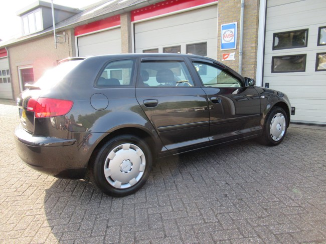Audi A3 Sportback 1.6 FSI Attraction MEENEEMPRIJS