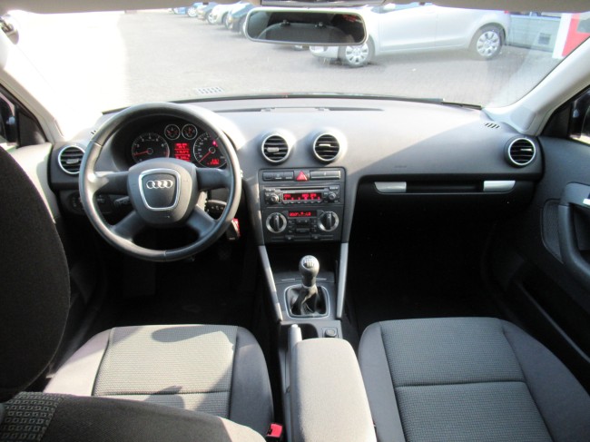 Audi A3 Sportback 1.6 FSI Attraction MEENEEMPRIJS