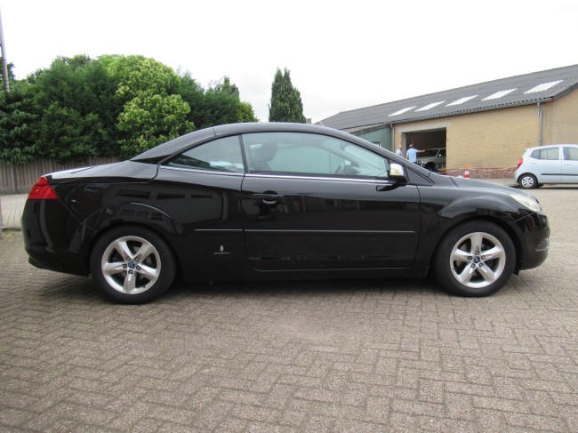 Ford FOCUS Coupe-cabriolet 1.6 Trend HANDEL  : cabriodak gaat niet open + rechter raammechanisme defect