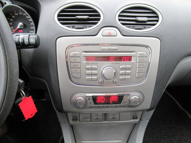 Ford FOCUS Coupe-cabriolet 1.6 Trend HANDEL  : cabriodak gaat niet open + rechter raammechanisme defect