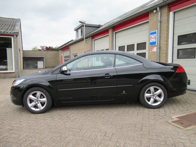 Ford FOCUS Coupe-cabriolet 1.6 Trend HANDEL  : cabriodak gaat niet open + rechter raammechanisme defect